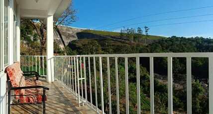The Paradise view stay- Valparai Room Type - Deluxe balcony room