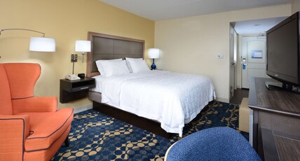 Hampton Inn by Hilton Roxboro Room Type - 1 KING BED NONSMOKING