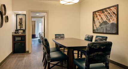 Embassy Suites by Hilton New Orleans Room Type - 2 DBL BED- FAMILY SUITE