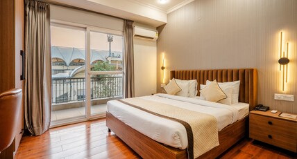 ROYAL STUDIO GOLF COURSE ROAD Room Type - Superior Room with Balcony and City View