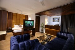Royal Lalit Grand Hotel