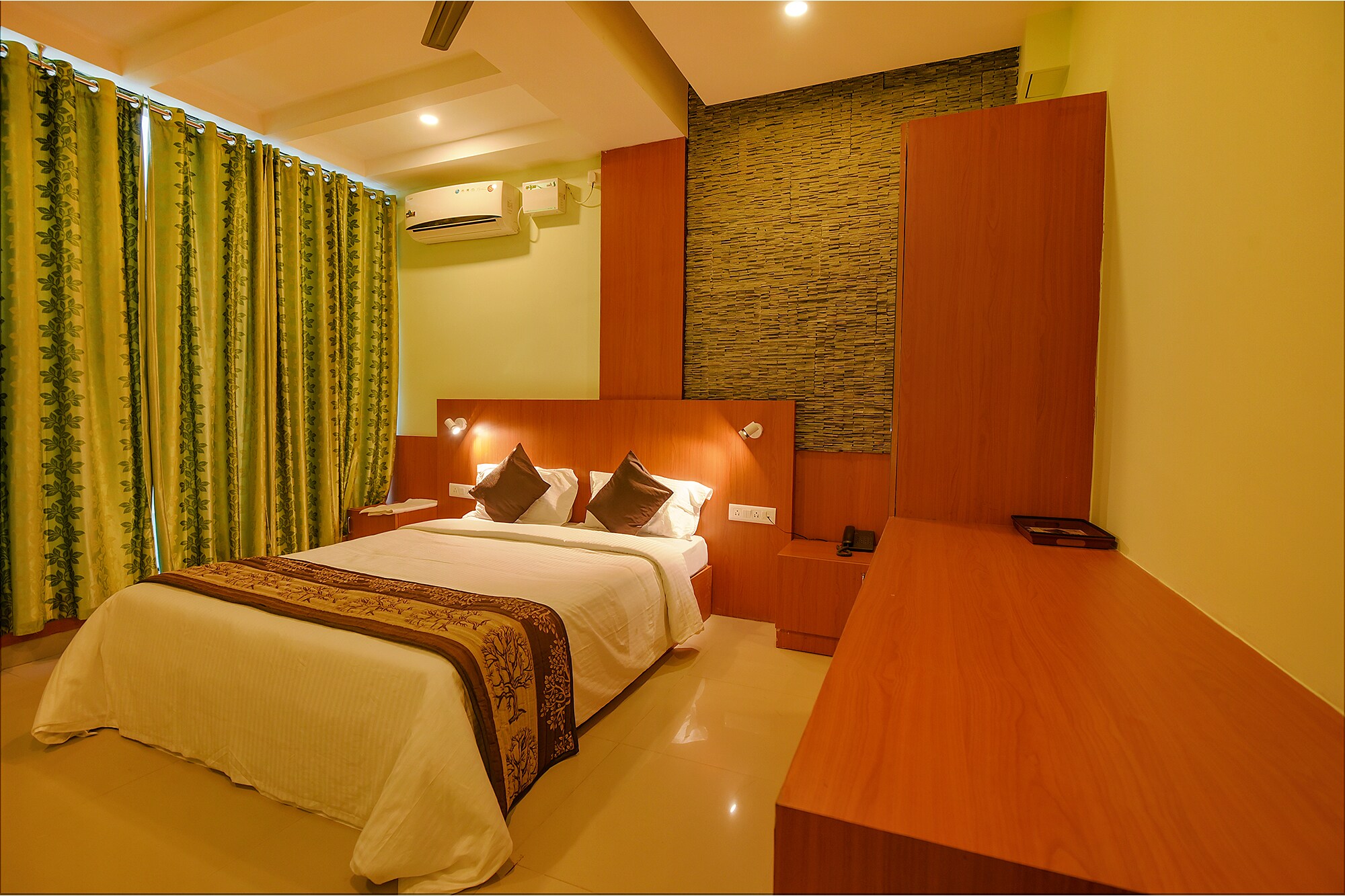 FabHotel The BTM Palace - BTM Layout Nr. Gopalan Innovation Mall - Tap to explore photos