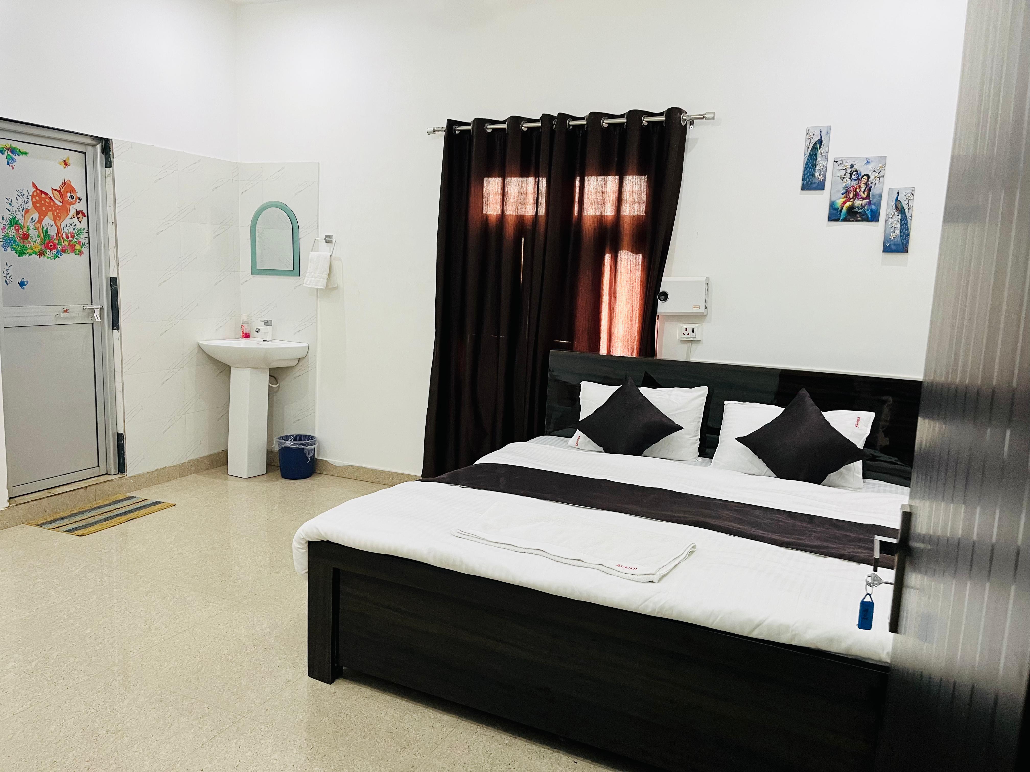 Ashoka Lavish Stay - Tap to explore photos