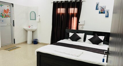Ashoka Lavish Stay Room Type - Bedroom 1