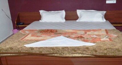 hotel Siddhi Vinayak  Room Type - Non AC with shared bath