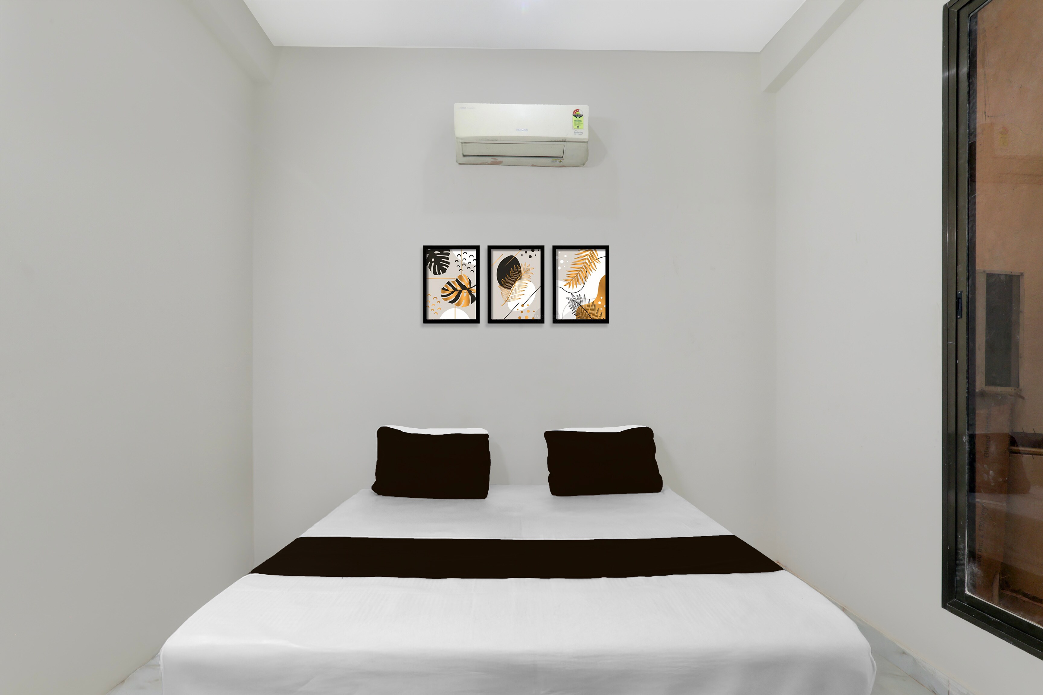 SPOT ON New Pandey Ji Gest House - Tap to explore photos