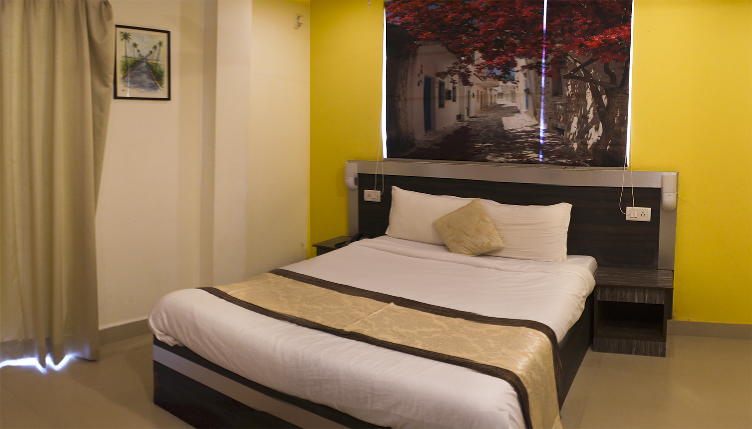 RS Galaxy - Tap to explore photos