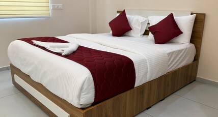 Misty Suite Infopark Room Type - Deluxe Queen Bed Room