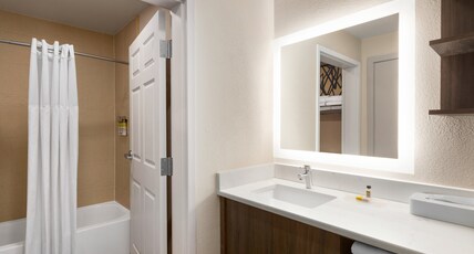 Staybridge Suites QUANTICO-STAFFORD, an IHG hotel Room Type - 2 Queen Bed 1 Bedroom Suite