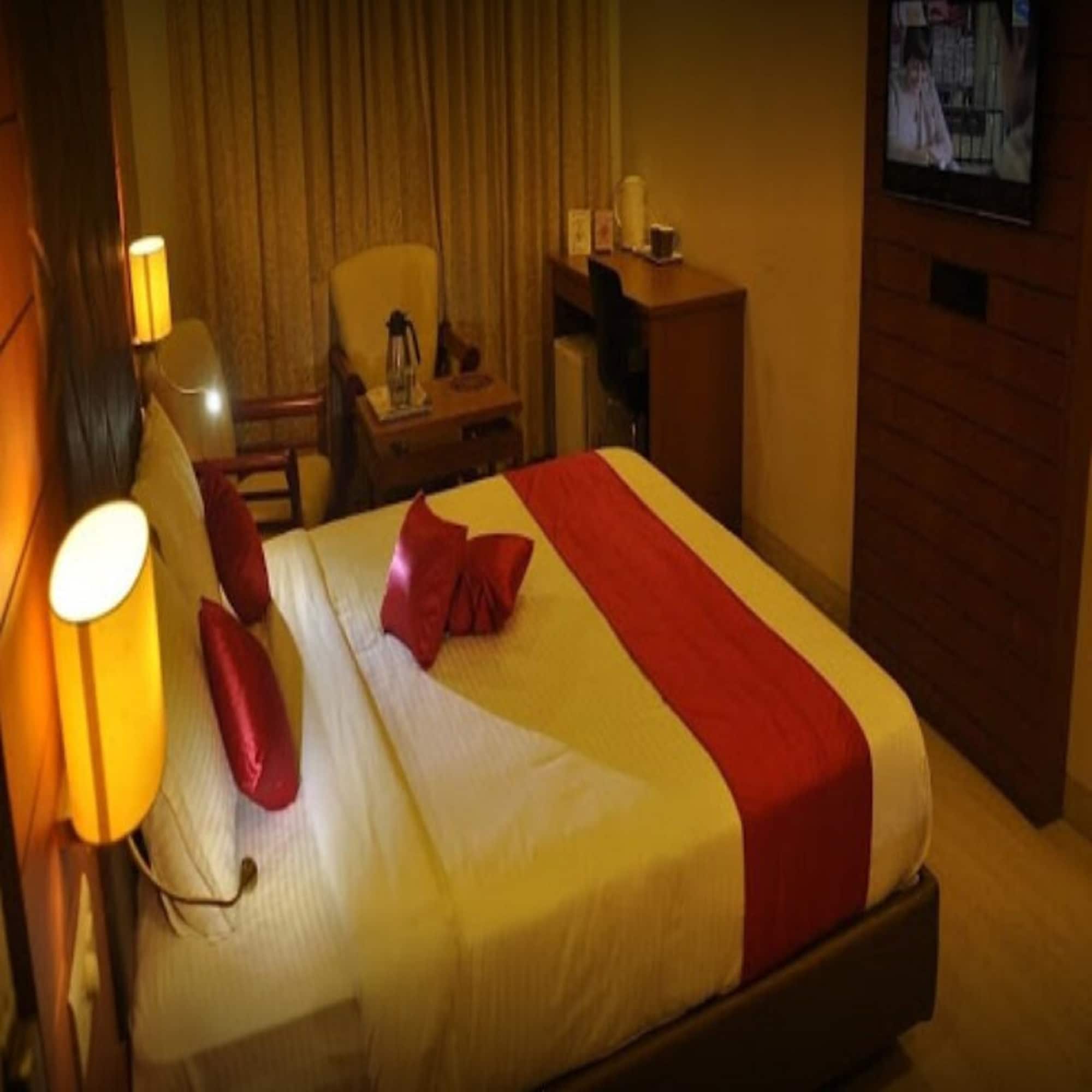 Hotel Khalsa Palace - Tap to explore photos