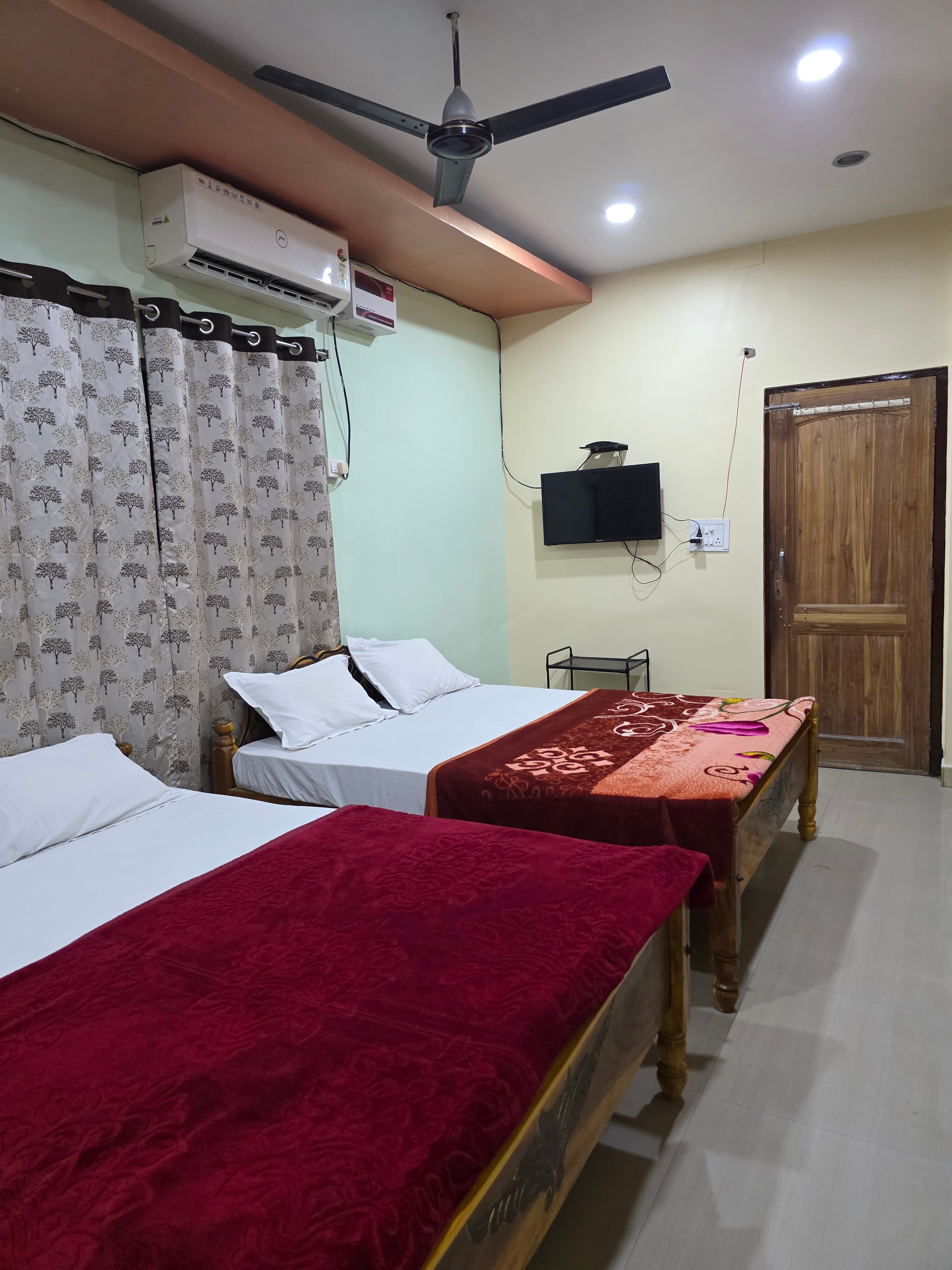 HOTEL ALAKA INN - Tap to explore photos