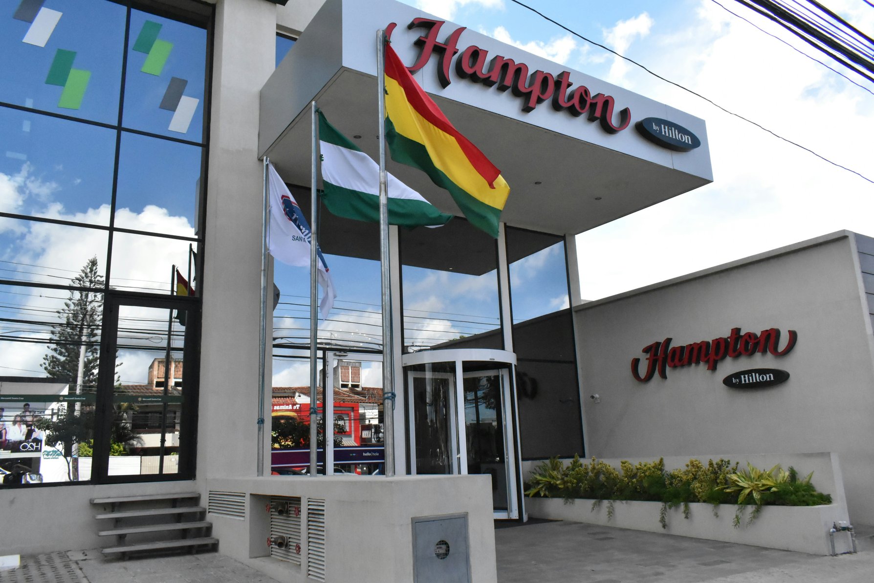 Hampton by Hilton Santa Cruz - Tap to explore photos
