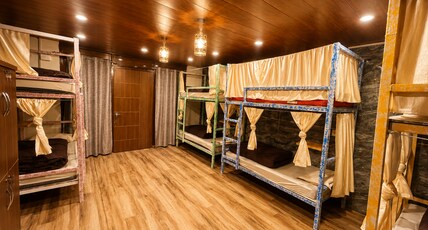 Peakaboo Room Type - 8 Bed Female Dormitory Ensuite