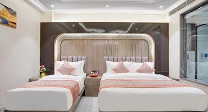 Gold The Prime - 5 Mins Walk from Connaught Place Room Type - Family Suite with Glass Enclosed Shower Gold The Prime - 5 Mins Walk from Connaught Place Room Type - Family Suite with Glass Enclosed Shower