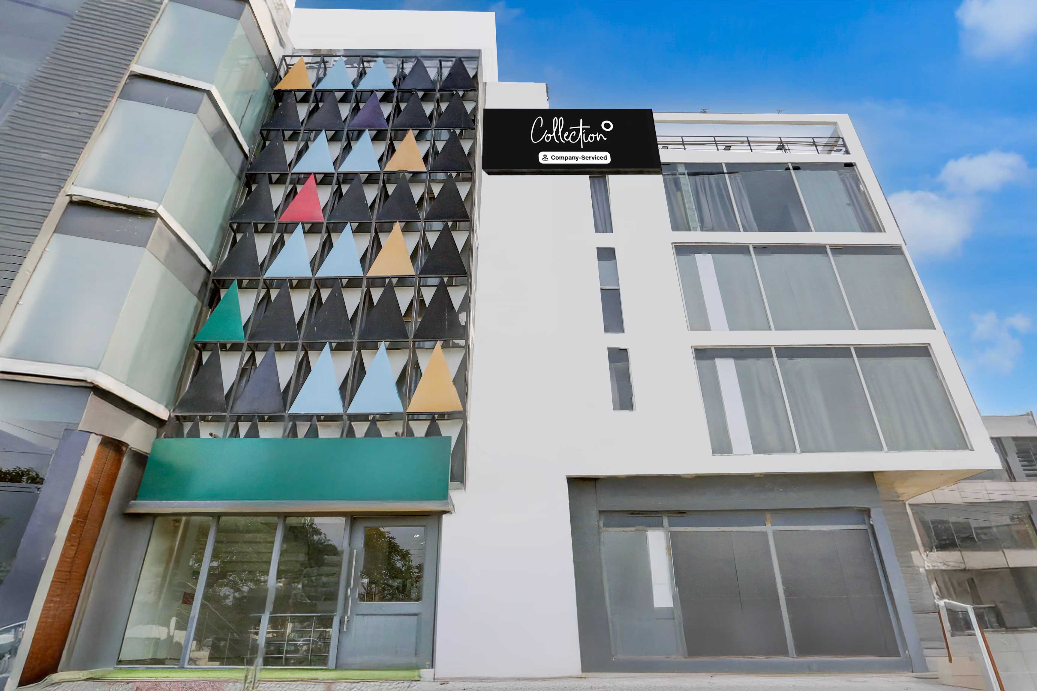 Townhouse Oak Sector 64 Near WorldMark Gurugram - Tap to explore photos