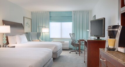 Hilton Garden Inn Worcester Room Type - 2 QN ACC RM ROLLIN SHWR