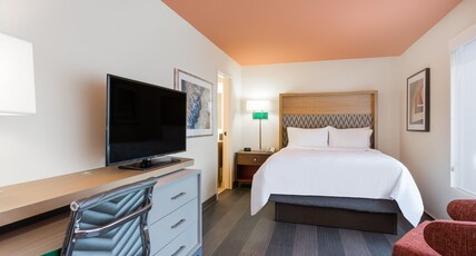 Holiday Inn TIMONIUM Room Type - 1 Queen Bed Standard