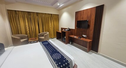 Hotel Vrinda Room Type - EXECUTIVE ROOM (KING SIZE)