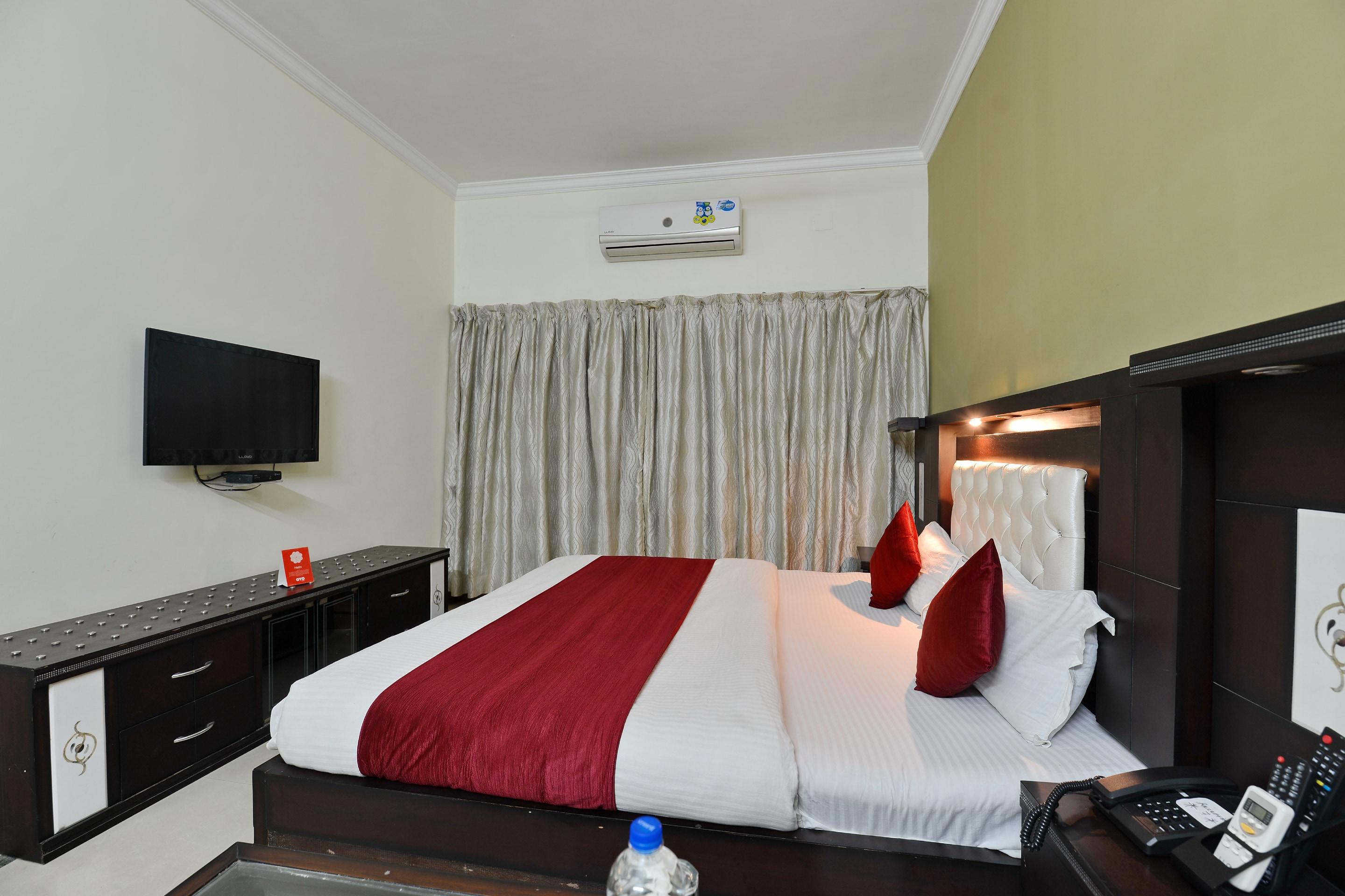Super Hotel O Sai Leela - Tap to explore photos