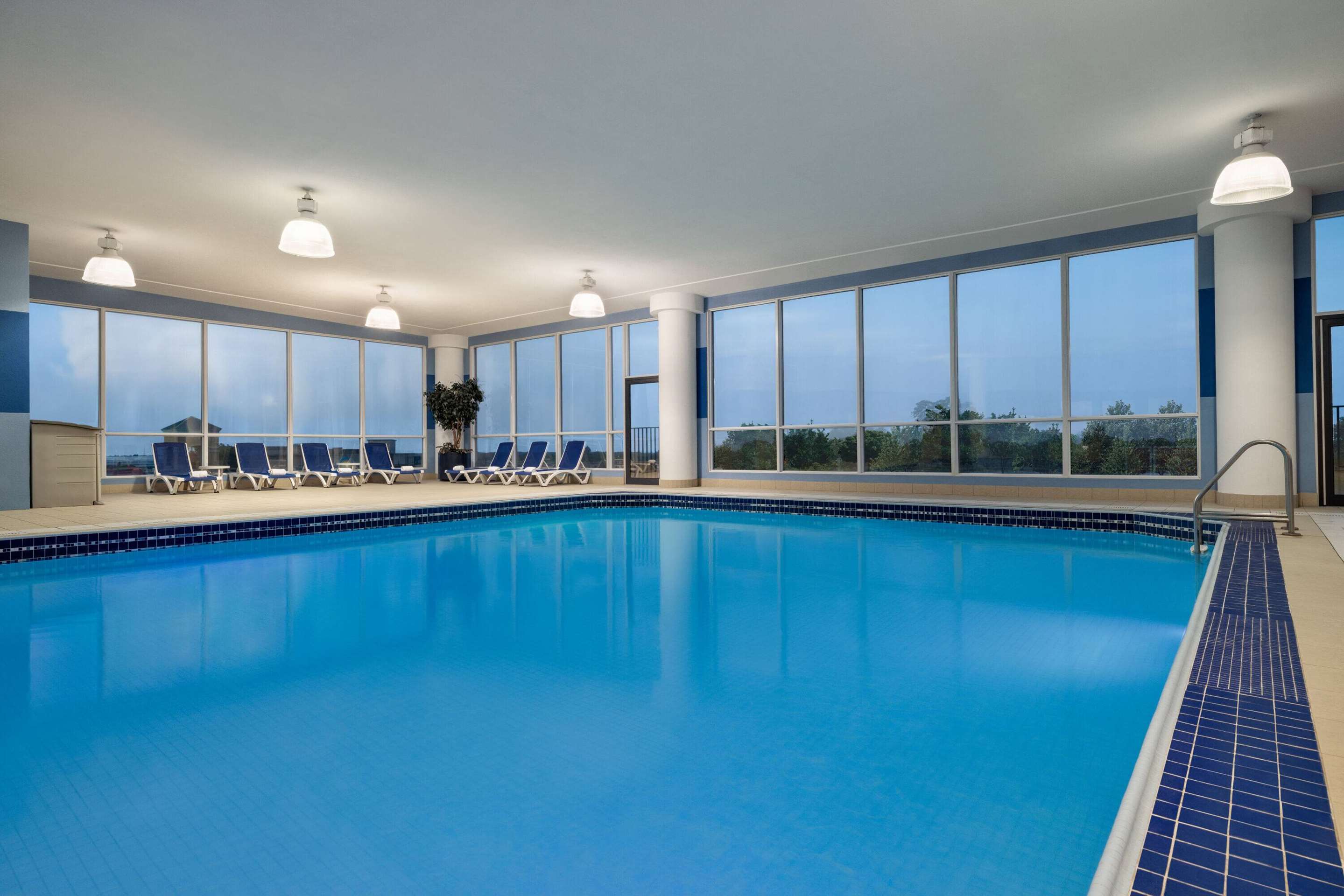 Wyndham Fallsview Hotel - Tap to explore photos