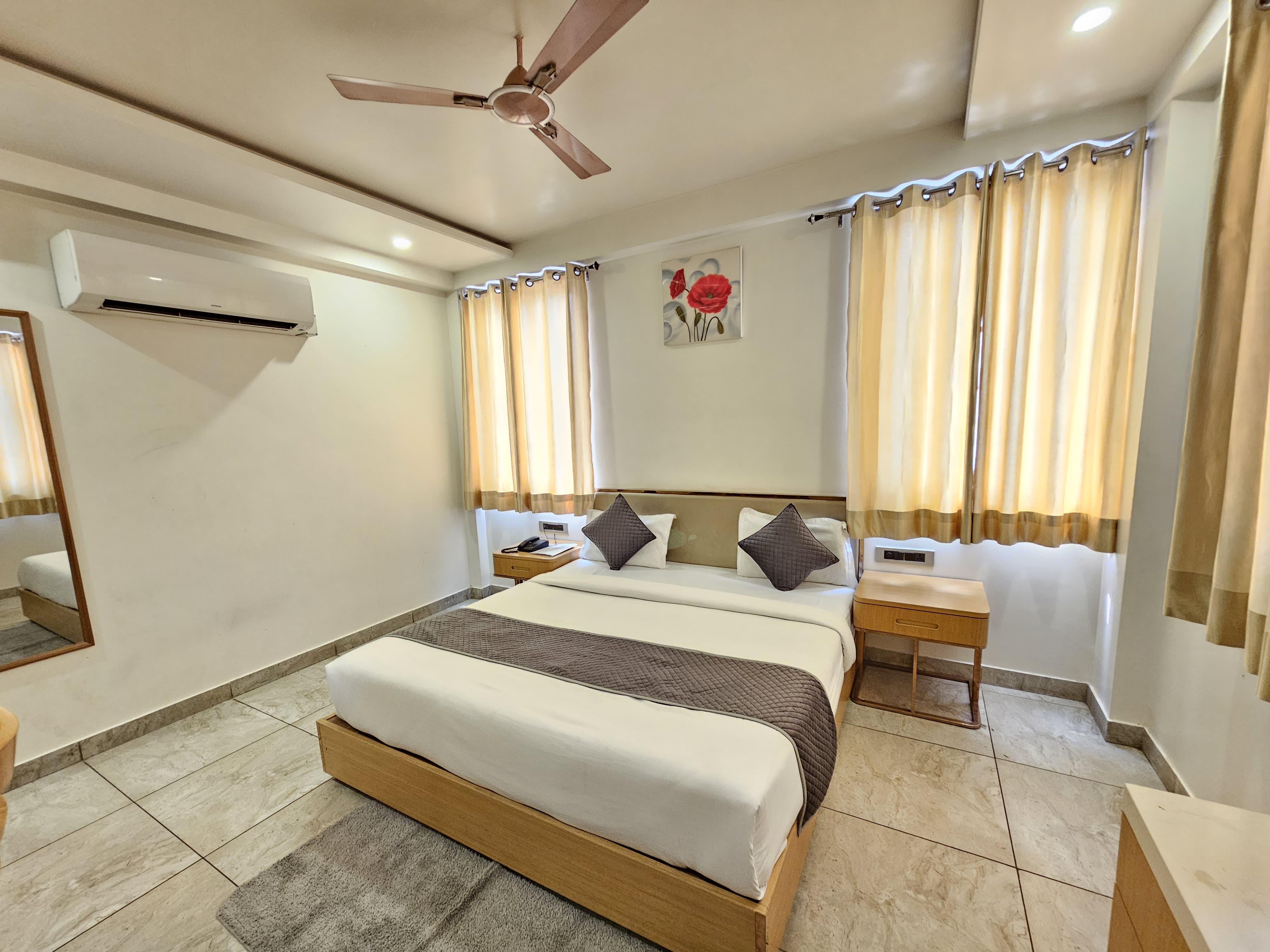 Hotel Polovictory INN- Private Parking Inside Hotel - Tap to explore photos