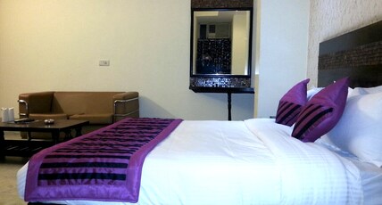 Hotel Mandakini Palace Room Type - Deluxe Room