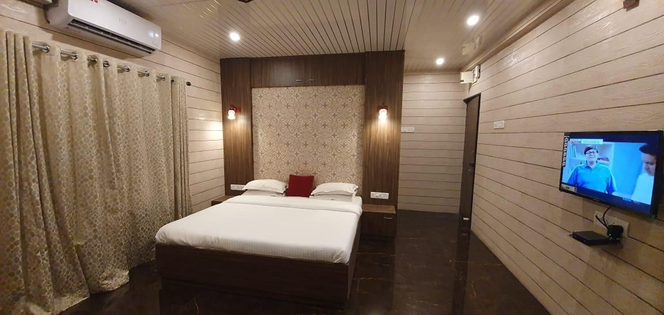 Mount Cottage Exotic 2 bedroom with PRIVATE POOL - Tap to explore photos