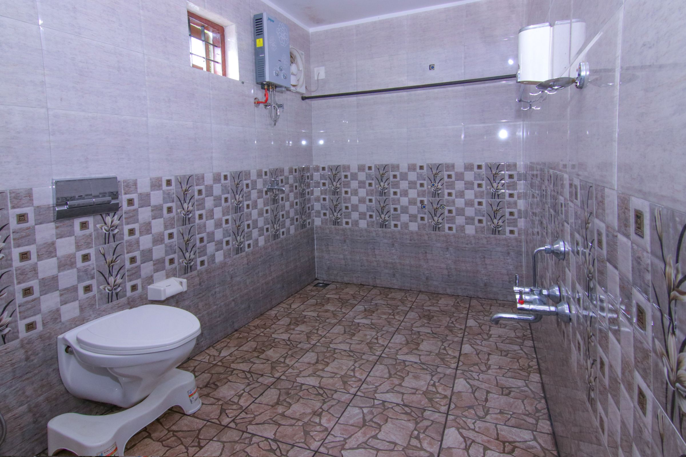Citadel Holiday Home-2 BHK Homestay - Tap to explore photos