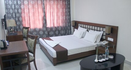 Kamlesh Continental Room Type - Standard Room with King or Twin