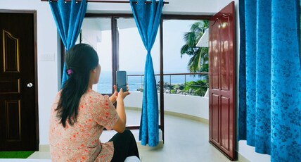 Udaya Hotel Room Type - Deluxe AC -Sea view with balcony