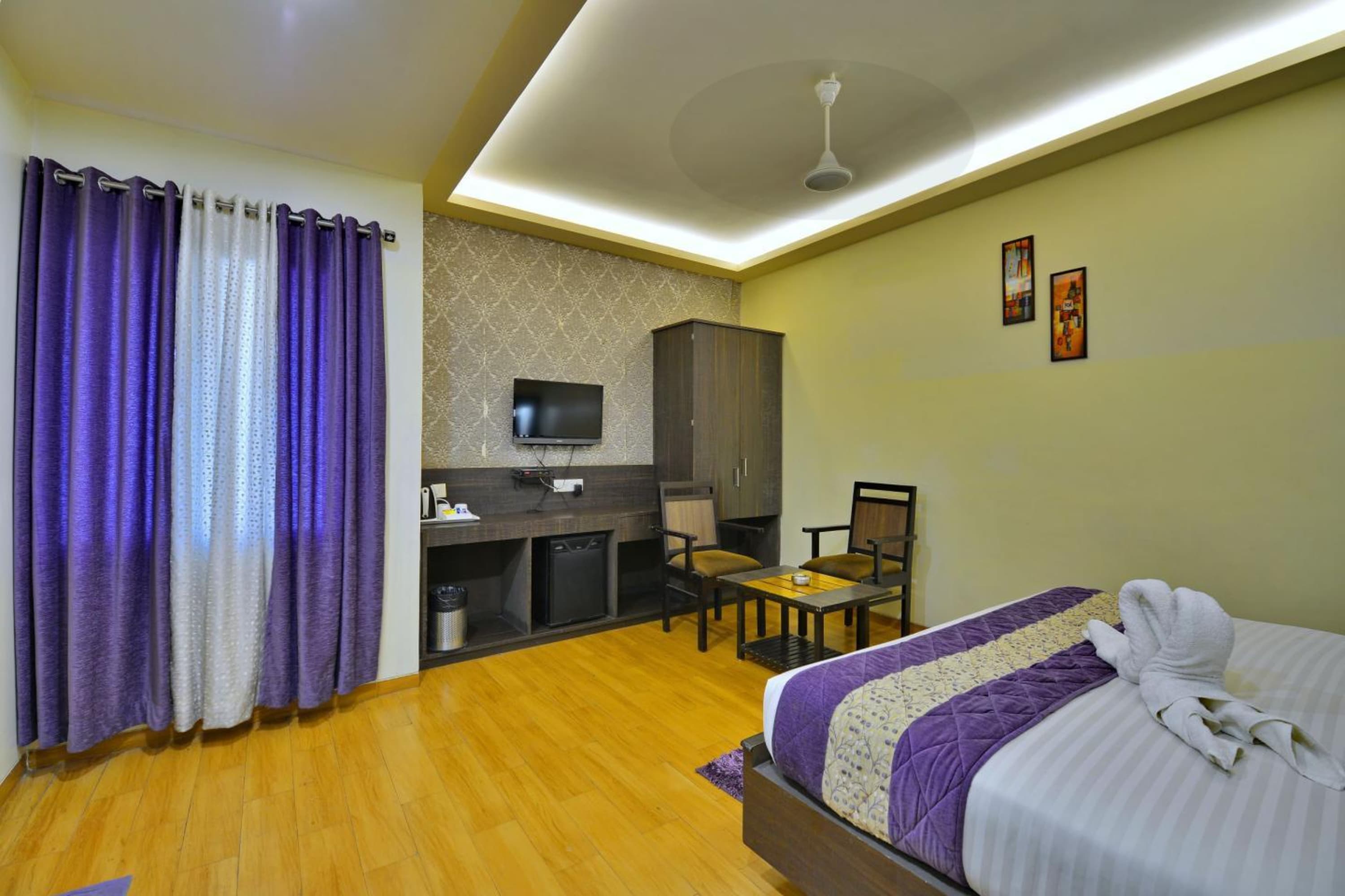 Hotel Samrat - Tap to explore photos