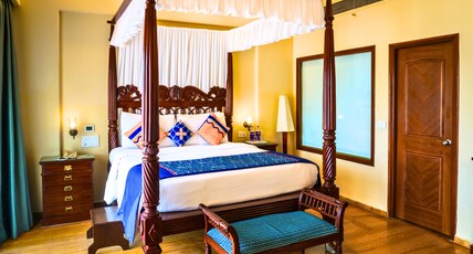 Acron Candolim Regina Room Type - Suite Room with Balcony and Bathtub