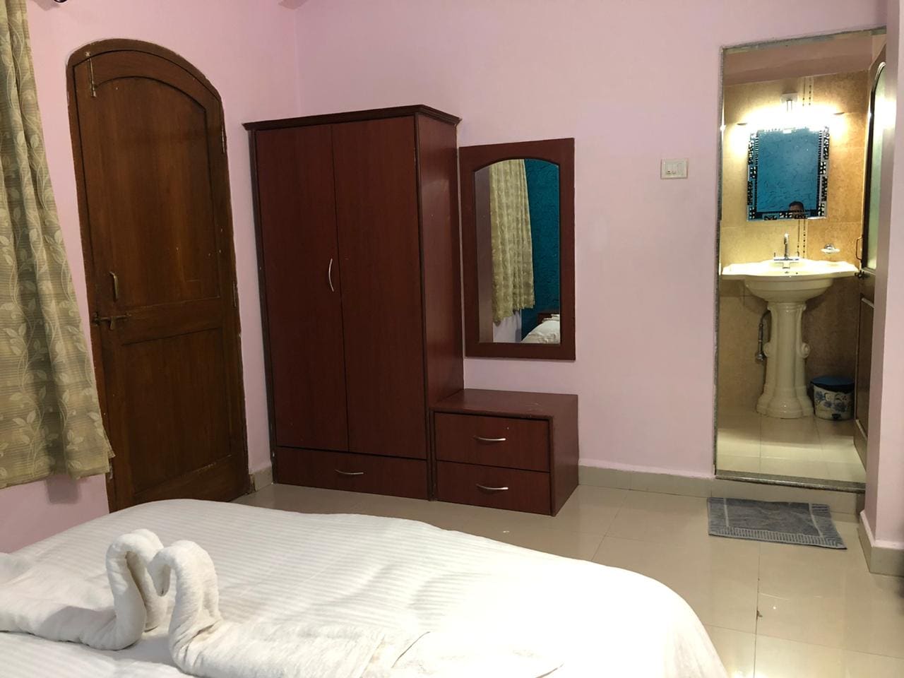 Arnav Homestay - Tap to explore photos
