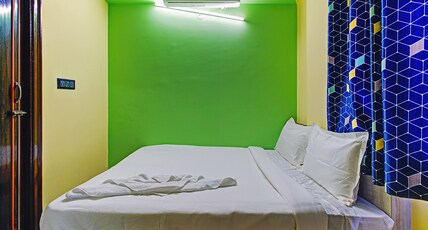 Eira Stayz and Inn Room Type - Deluxe Double AC