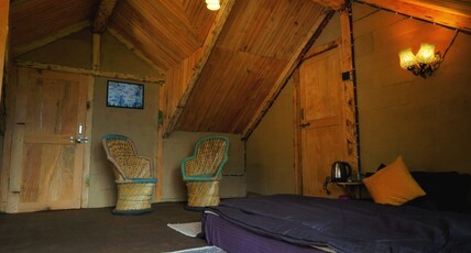 YAARI Shangarh Room Type - ROOFTOP DELUXE DOUBLE ROOM with MOUNTAIN VIEW BALCONY