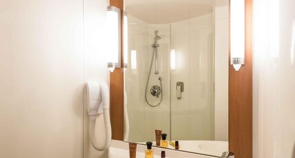 ibis Esch Belval Room Type - Room with 1 double bed equipped with the new bedding ibis Esch Belval Room Type - Room with 1 double bed equipped with the new bedding