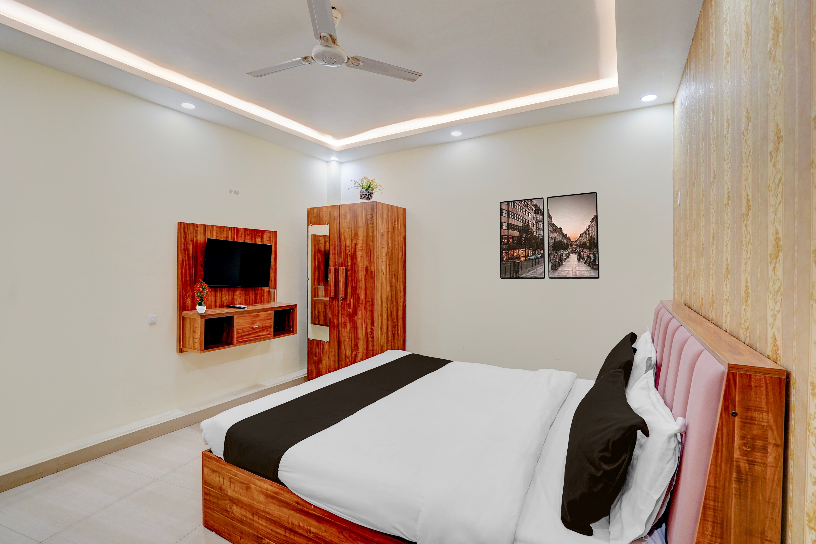 OYO Hotel O Rakabganj Crossway Ayodhya Formerly Ramaland Homestay - Tap to explore photos