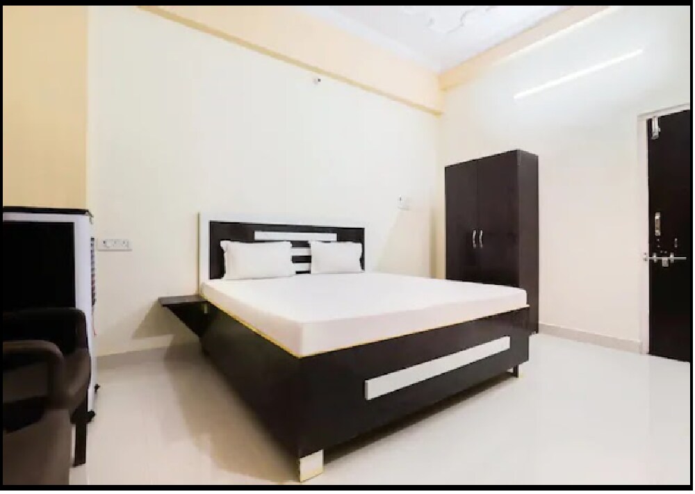 Hotel Chitrakoot Darshan  - Tap to explore photos