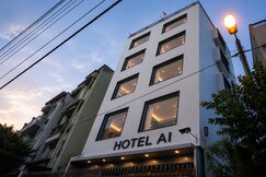 Stayboost Hotel AI || 5 minutes from Shalimar Station