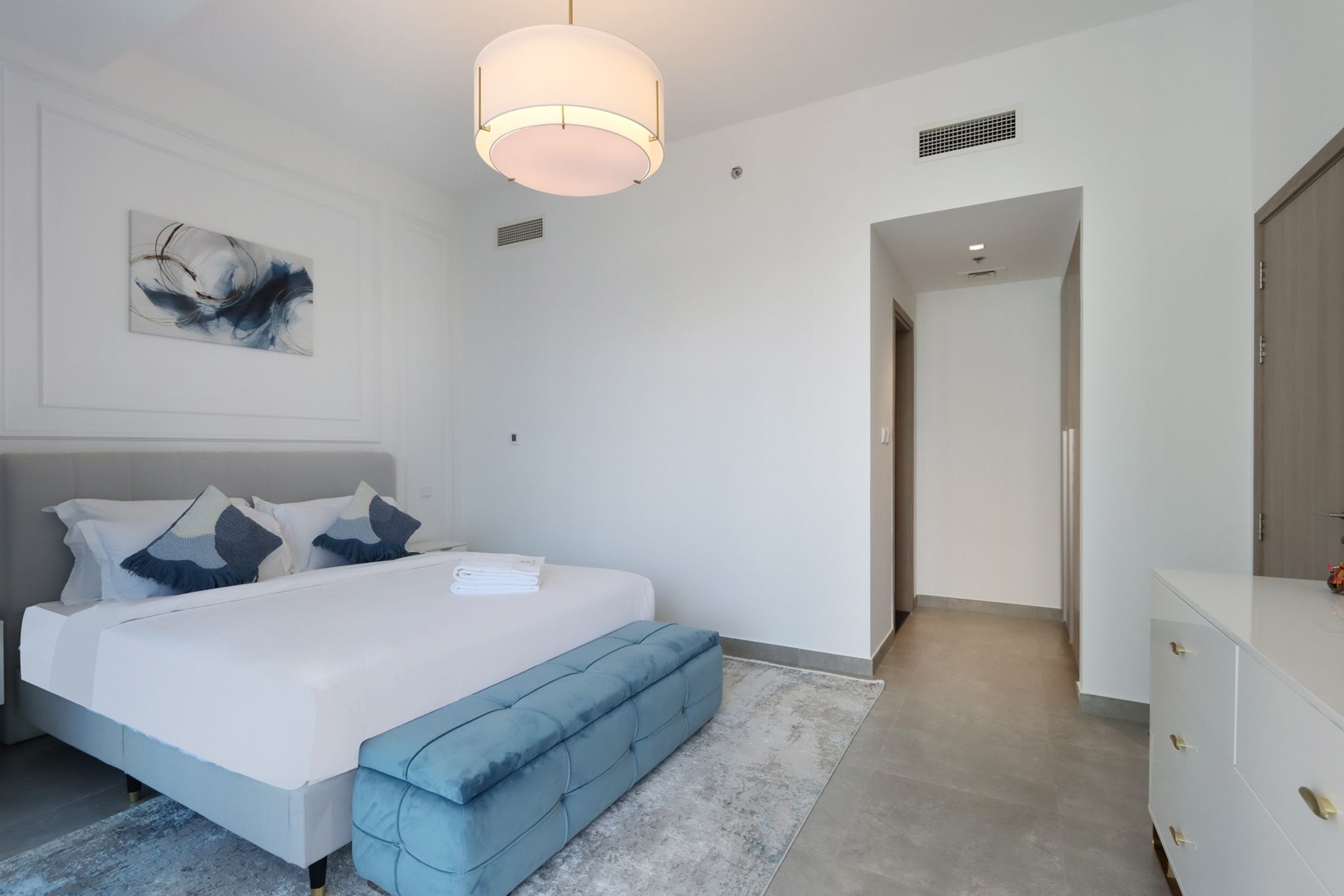 ELIVAAS Curated Deluxe 1BR Corner Suite with Marina Views - Tap to explore photos