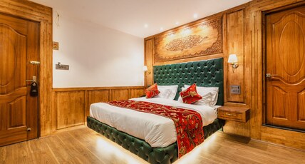 Hotel Hamza near Dal Lake Room Type - Premium Room