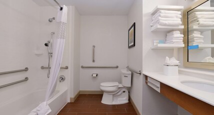 Hampton Inn & Suites by Hilton Lonoke Room Type - 2QN MOB HEARING ACC TUB NS