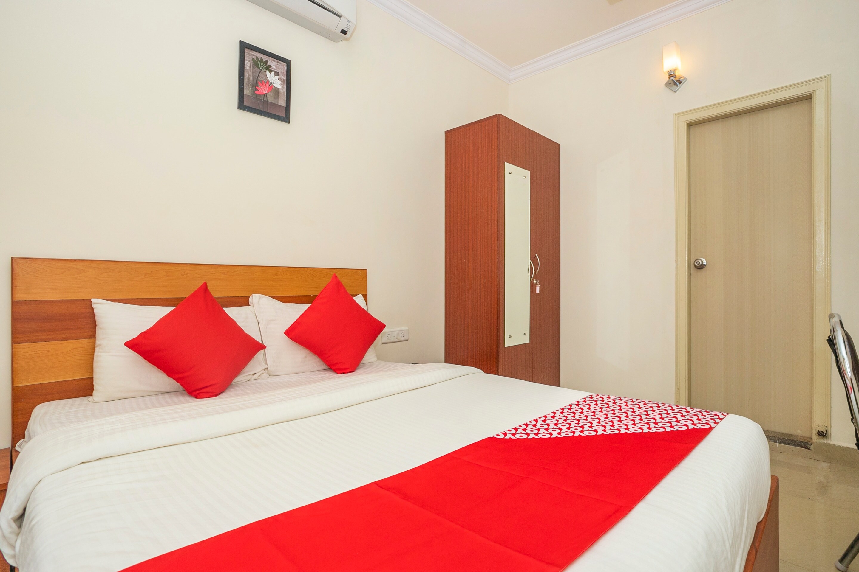 Hotel O Midas Casita - Tap to explore photos