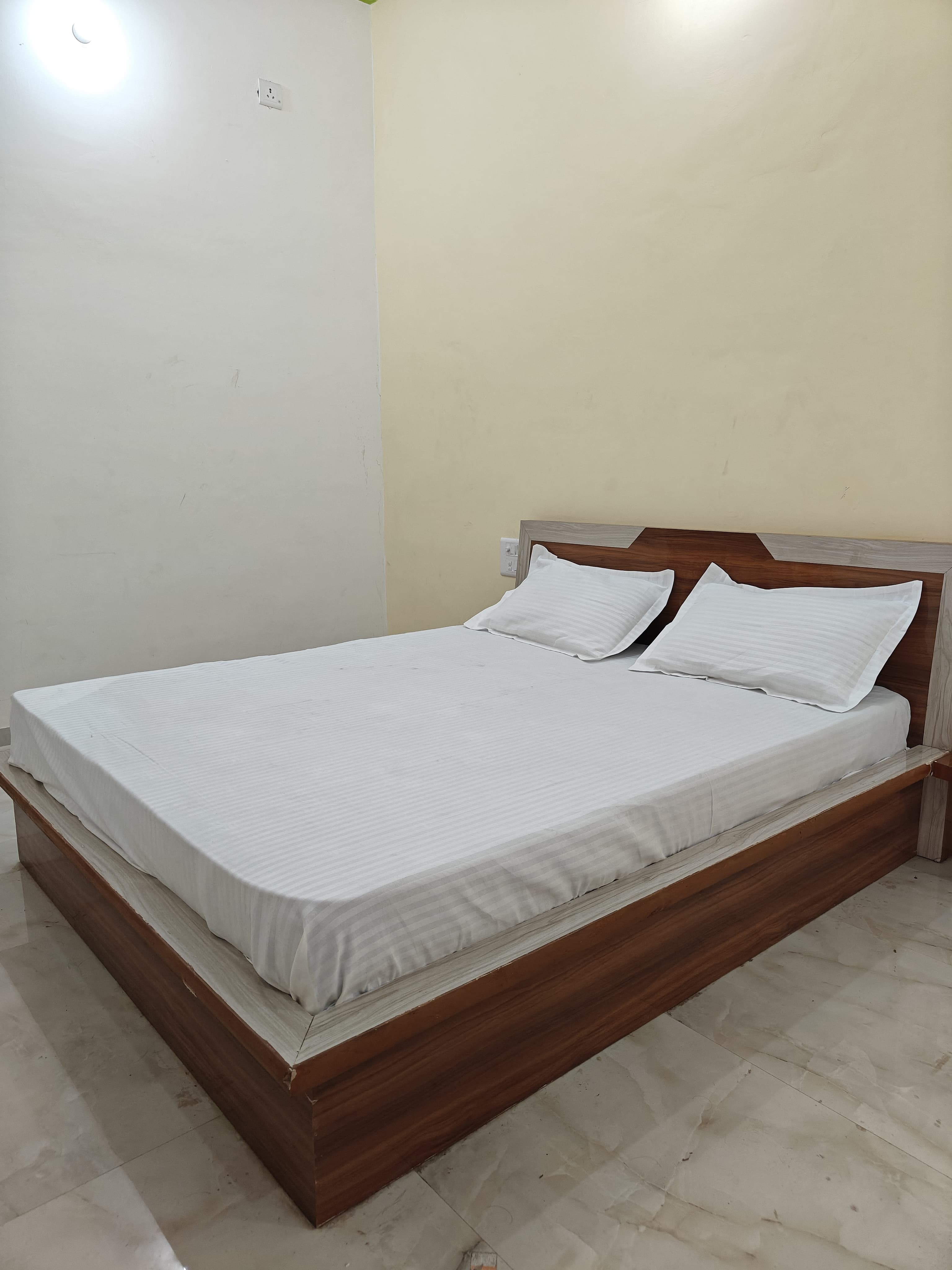 Hotel Ankit Palace - Tap to explore photos