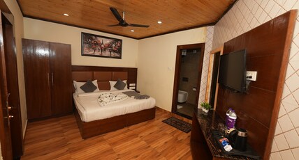 DALLAS EXPRESS HOTEL ( MUSSOORIE ) Room Type - Deluxe Room Without Balcony