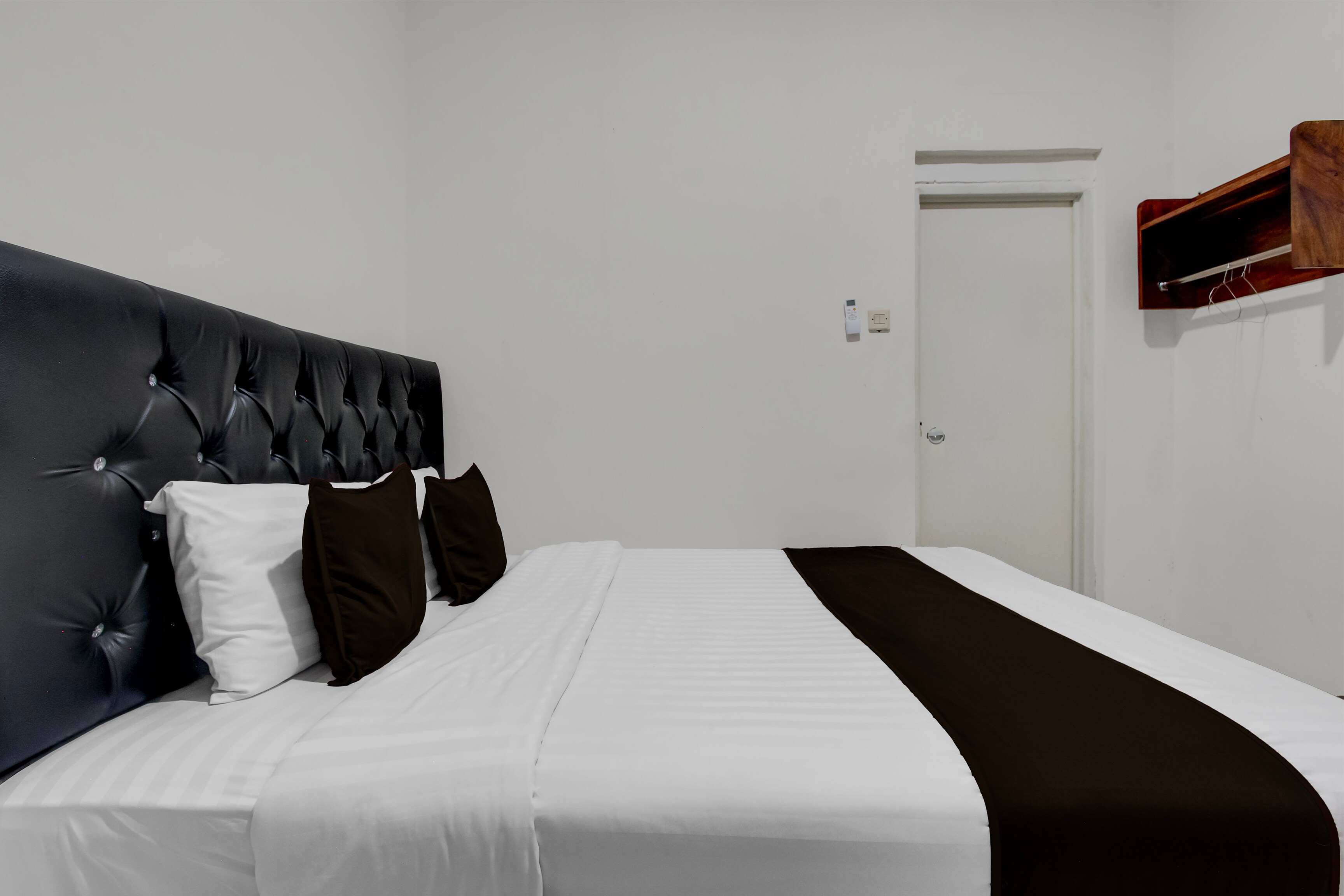 Hotel O AGH 18 - Tap to explore photos