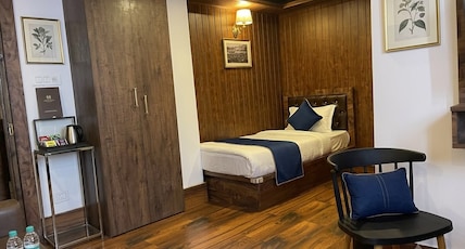 Hotel Ratna Villa Inn Room Type - Triple Room with Mountain View Hotel Ratna Villa Inn Room Type - Triple Room with Mountain View