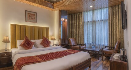 HOTEL SHINGAR MALL ROAD Room Type - Deluxe Room (non view)AC Hot and cold