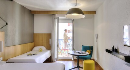 ibis Hyeres Room Type - Standard Room with one double bed and one single bed ibis Hyeres Room Type - Standard Room with one double bed and one single bed