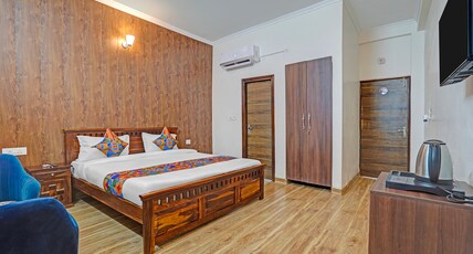 FabHotel Hazel Town House Room Type - Deluxe Room